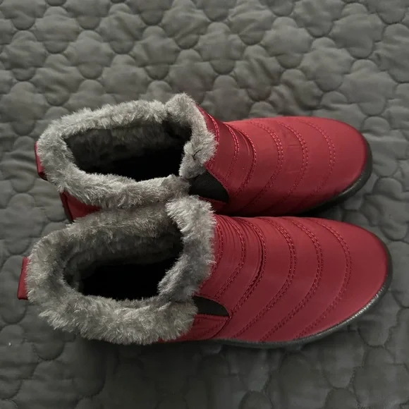 NWOT Faux fur lined ankle booties by BJ - Picture 1 of 5